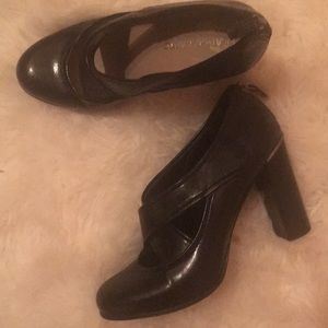 Franco Sarto size 8 heels with back zipper detail